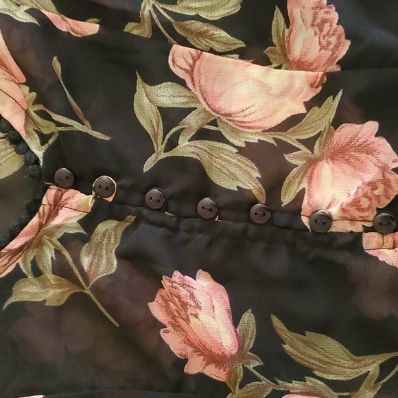 💥 3/$30 NWOT Rue21 Peasant Cropped Floral Blouse - Picture 6 of 8